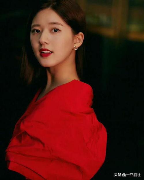 娱乐圈吃瓜中国女明星,揭秘中国女明星的吃瓜盛宴  第2张