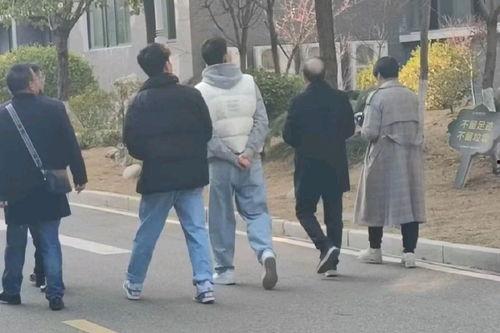 新疆网红吃瓜事件,揭秘网络热点的背后真相  第1张